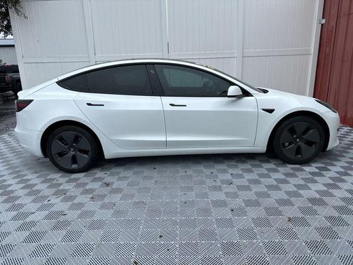2022 Tesla Model 3 Standard Range