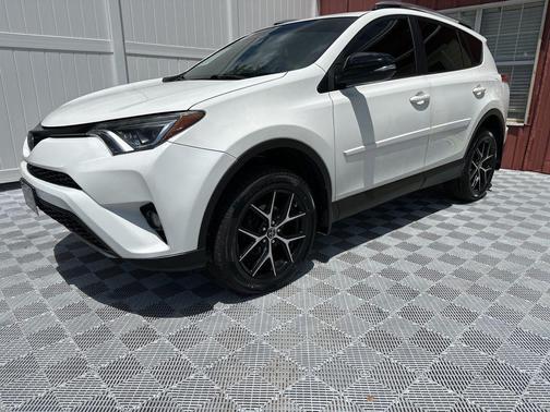 Super White 2017 Toyota RAV4 SE