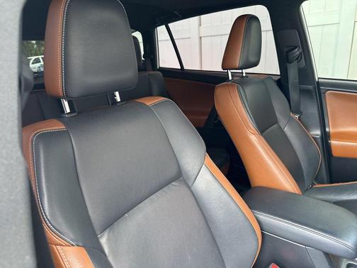 Super White 2017 Toyota RAV4 SE