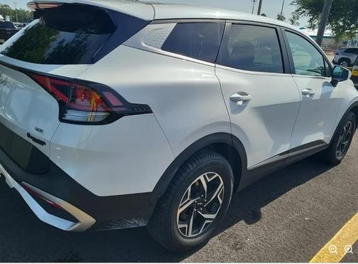 Snow White Pearl 2023 Kia Sportage LX