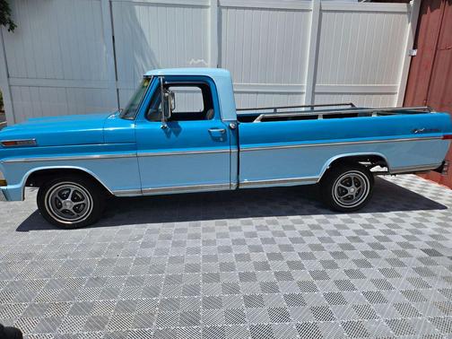 Blue 1972 Ford F100 Base