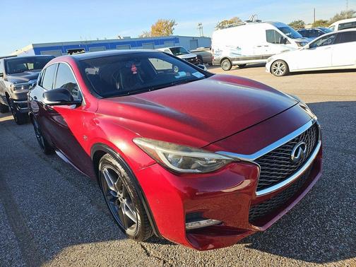 2017 INFINITI QX30 Sport
