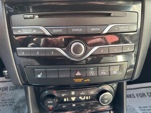 2017 INFINITI QX30 Sport