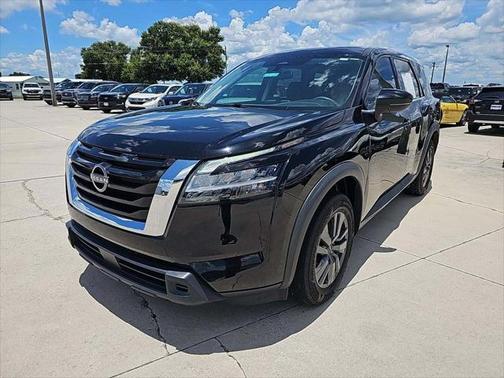 2022 Nissan Pathfinder S 2WD