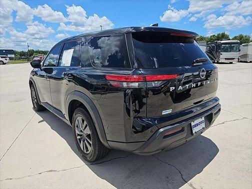 2022 Nissan Pathfinder S 2WD