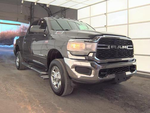 2019 RAM 2500 Tradesman Crew Cab 4x4 6'4' Box