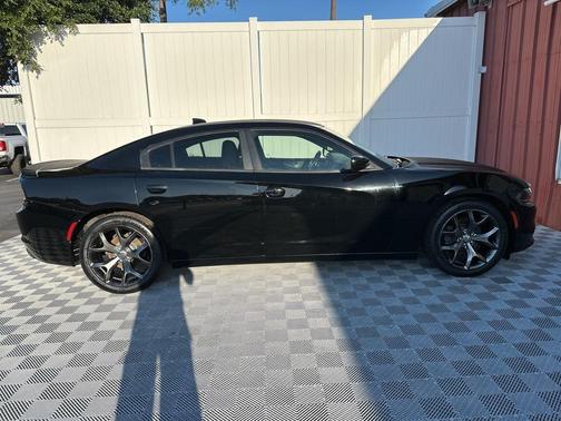 Pitch Black Clearcoat 2016 Dodge Charger SXT
