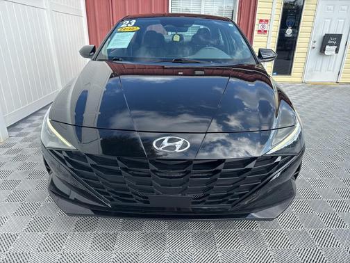 2023 Hyundai ELANTRA SEL