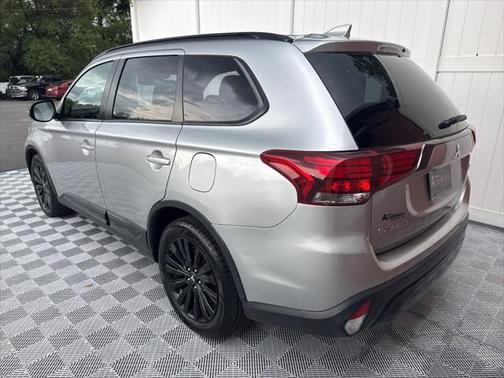 2020 Mitsubishi Outlander LE