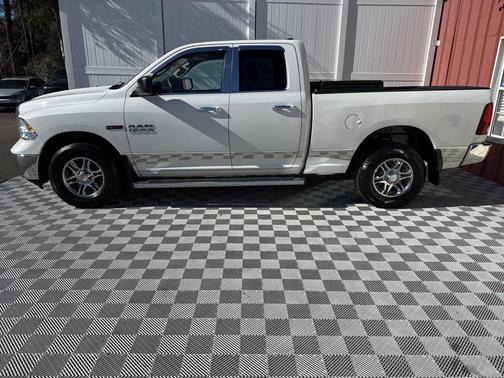 2016 RAM 1500 SLT