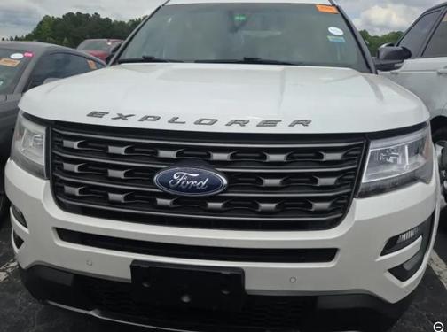 Oxford White 2017 Ford Explorer XLT