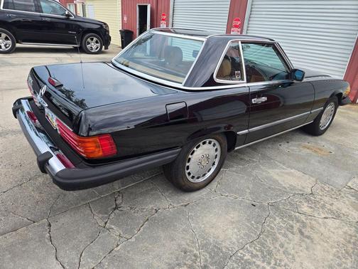 Black 1988 Mercedes-Benz S-Class 560 SL