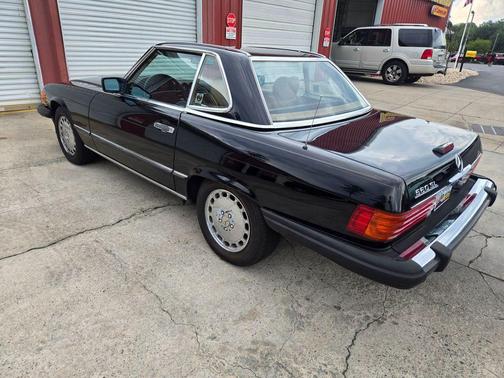 Black 1988 Mercedes-Benz S-Class 560 SL