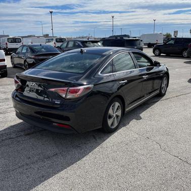 2017 Hyundai SONATA Hybrid Limited