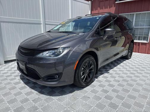 2020 Chrysler Pacifica L