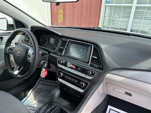 Quartz White Pearl 2019 Hyundai SONATA SE