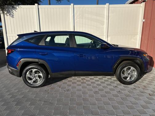 2023 Hyundai TUCSON SE