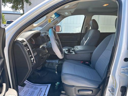 Bright White Clearcoat 2018 RAM 2500 Tradesman Crew Cab 4x2 8' Box