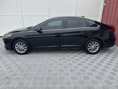 2018 Hyundai SONATA SE