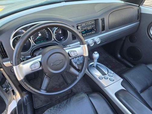 2004 Chevrolet SSR Base