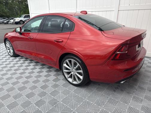 2020 Volvo S60 T5 Momentum