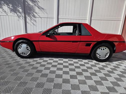 1986 Pontiac Fiero SE