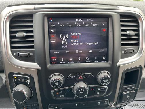 Granite Crystal Metallic Clearcoat 2018 RAM 1500 Big Horn