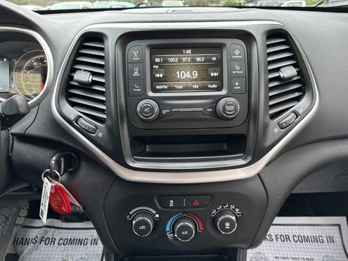 2017 Jeep Cherokee Sport