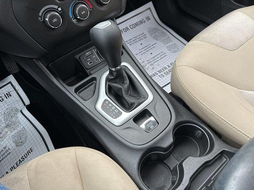 2017 Jeep Cherokee Sport