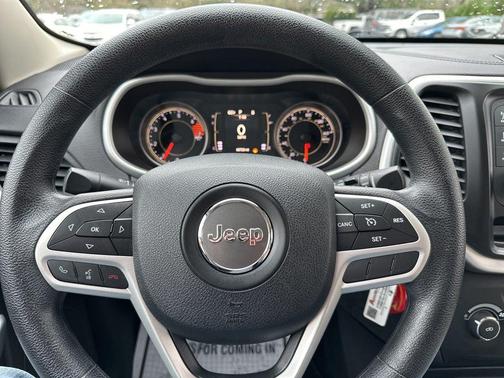 2017 Jeep Cherokee Sport