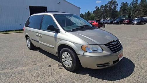 2005 Chrysler Town & Country Base