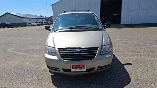 2005 Chrysler Town & Country Base