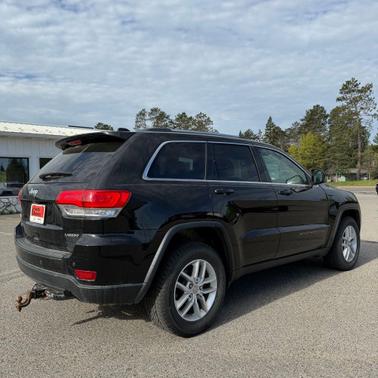 Diamond Black Crystal Pearlcoat 2017 Jeep Grand Cherokee Laredo