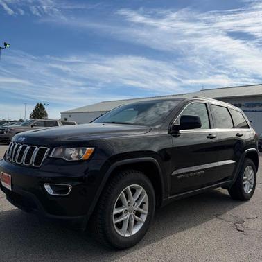Diamond Black Crystal Pearlcoat 2017 Jeep Grand Cherokee Laredo