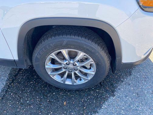 Bright White Clearcoat 2022 Jeep Cherokee Latitude Lux
