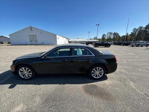 2017 Chrysler 300 Limited
