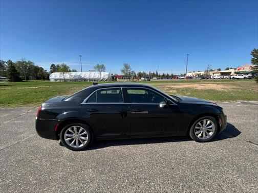 2017 Chrysler 300 Limited