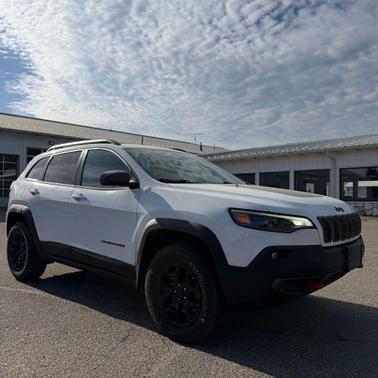 Bright White Clearcoat 2019 Jeep Cherokee Trailhawk