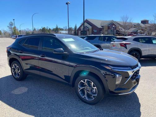 Mosaic Black Metallic 2026 Chevrolet Trax LT