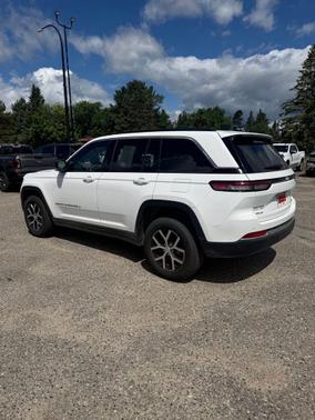 Bright White Clearcoat 2024 Jeep Grand Cherokee Limited