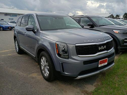 Everlasting Silver 2022 Kia Telluride LX