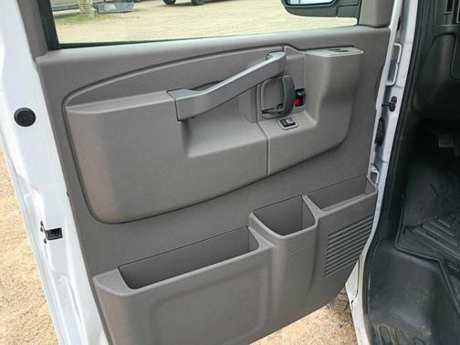 Summit White 2019 Chevrolet Express 2500 Work Van