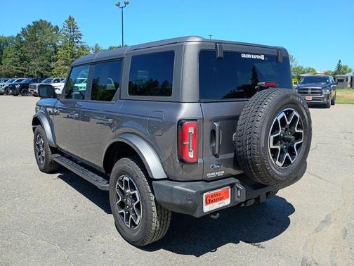 Carbonized Gray Metallic 2024 Ford Bronco Outer Banks