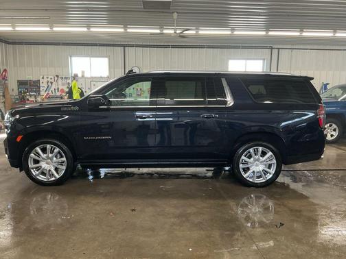 2023 Chevrolet Suburban 4WD High Country
