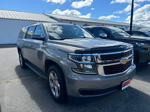 Pepperdust Metallic 2017 Chevrolet Suburban LS