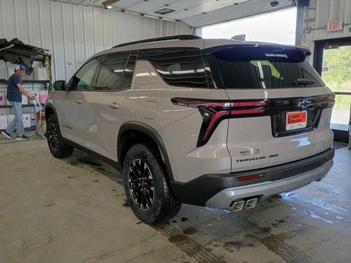 Sandstone Gray 2026 Chevrolet Traverse AWD Z71