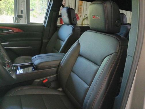 Sandstone Gray 2026 Chevrolet Traverse AWD Z71