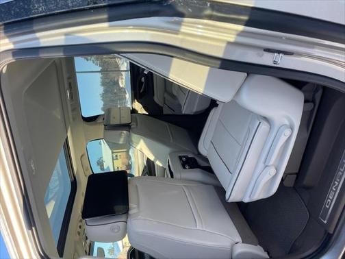 Pearl Beige Metallic 2021 GMC Yukon XL Denali