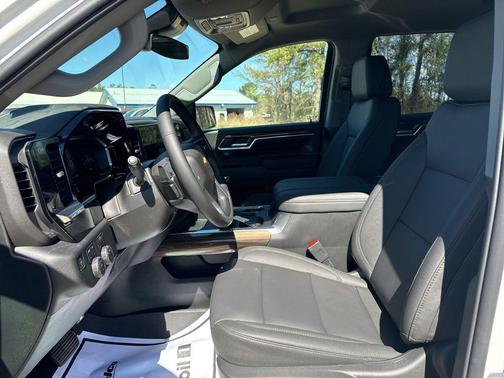 Summit White 2026 Chevrolet Silverado 1500 LT