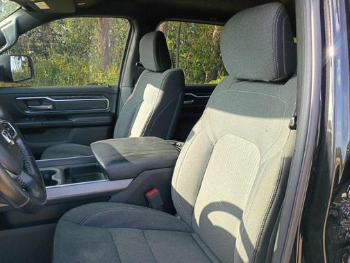 Diamond Black Crystal Pearlcoat 2019 RAM 1500 Big Horn